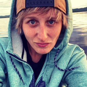 Meet your Posher, Larissa